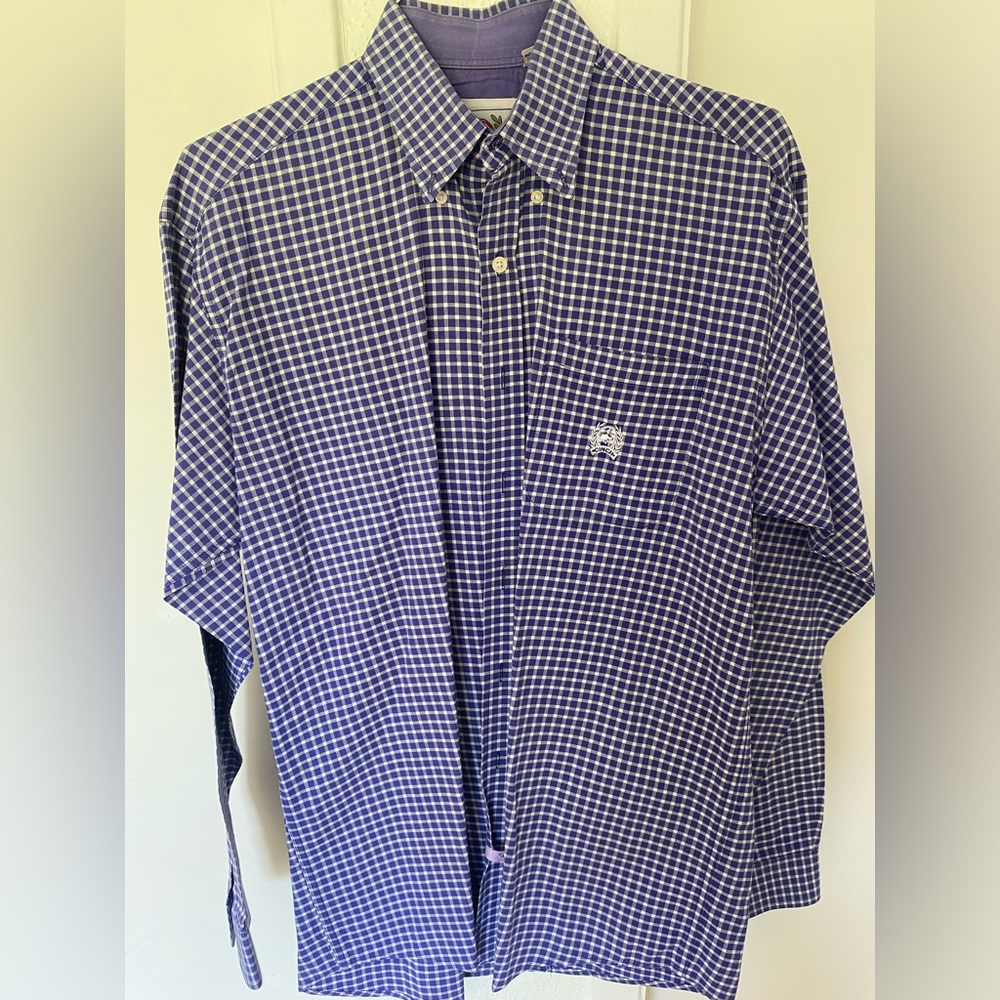 Cinch long sleeve collared shirt in size M